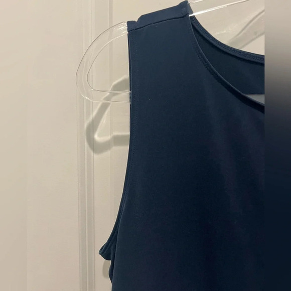 Charter Club Navy Sleeveless Top Like New - Picture 4 of 10